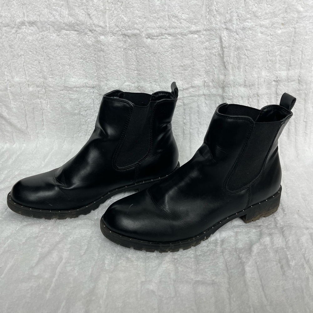 KOHL’S - BLACK ANKLE BOOTIES